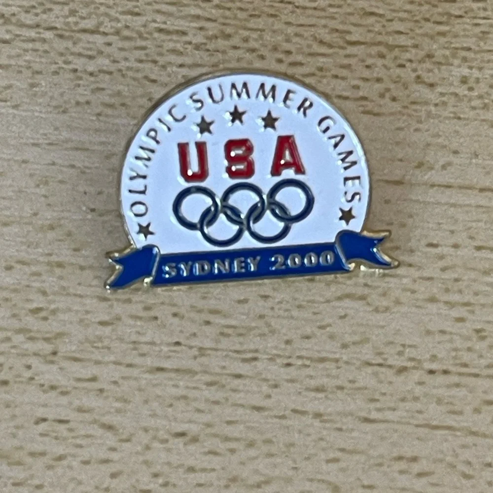 Vintage 2000 summer Olympics Sydney Australia pin